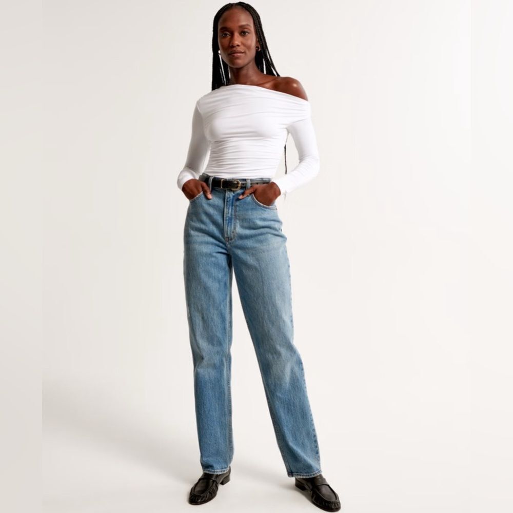 Abercrombie & Fitch Ultra High Rise 90s Straight Jean Size 27 4